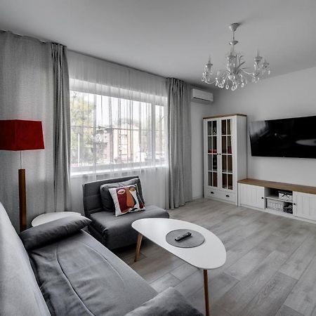 White Apartment Scandinavian Style Zaporizhia Extérieur photo