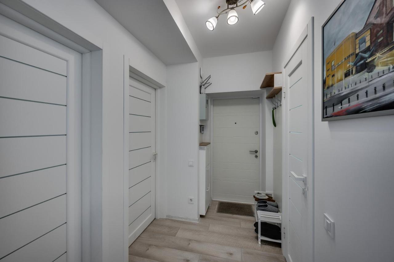 White Apartment Scandinavian Style Zaporizhia Extérieur photo